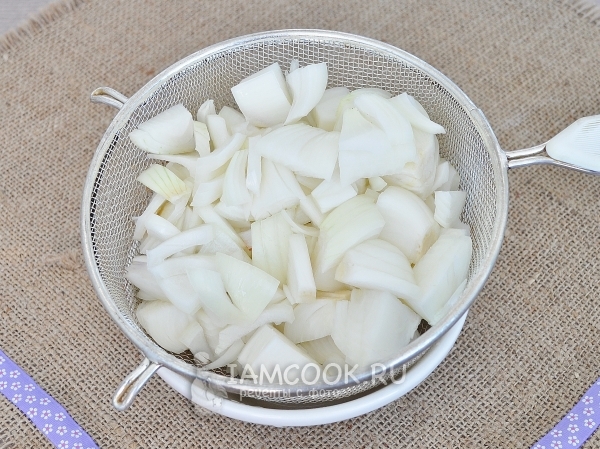 Обдать лук кипятком