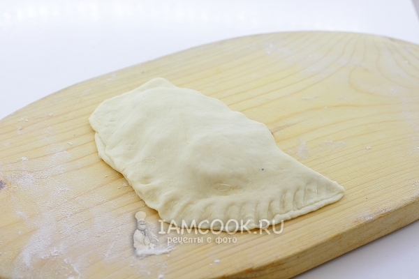 Защипнуть края теста