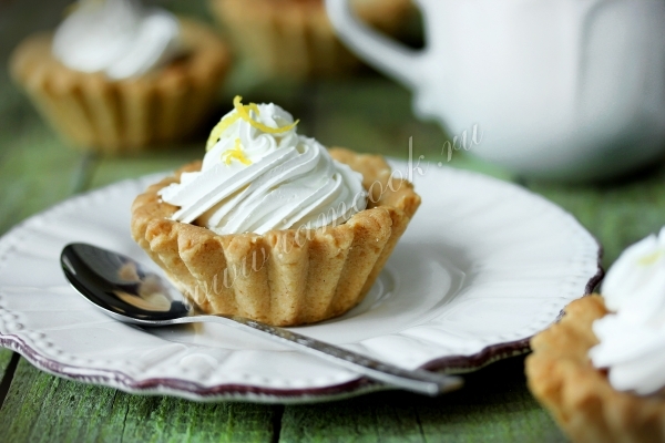 Десерт корзиночки с белковым кремом