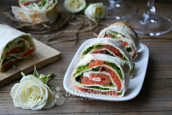 Фото рулета из лаваша с форелью
