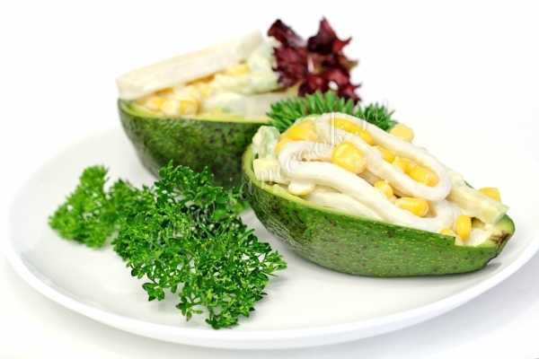 Рецепт салата из авокадо с кальмарами