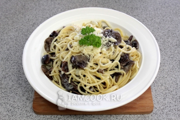 Готовая паста с грибами в сливочном соусе