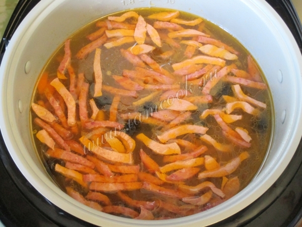 Готовая мясная солянка