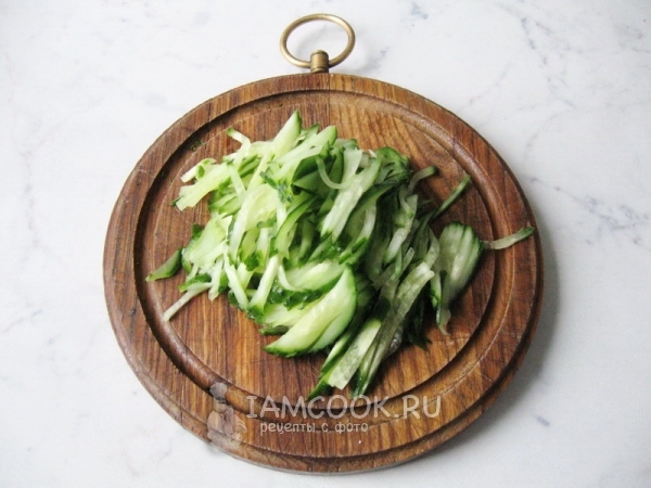 Огурец порезанный