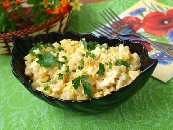 салат из кальмаров с яблоками