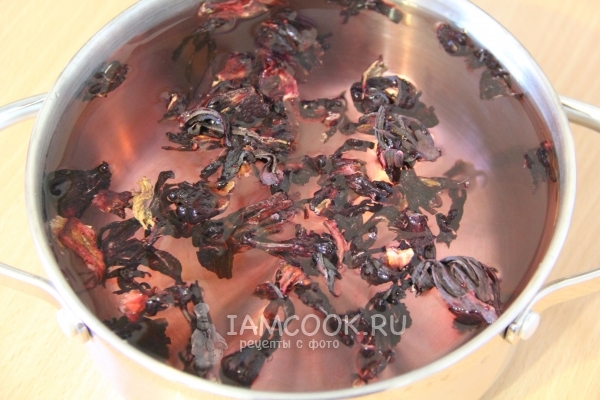 Залить каркаде водой