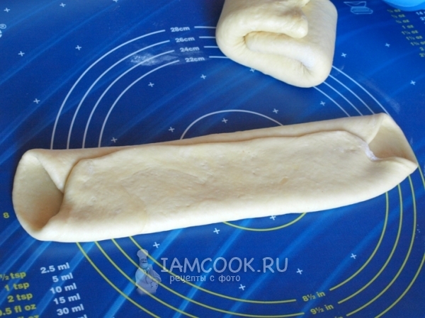 Раскатать и сложить тесто