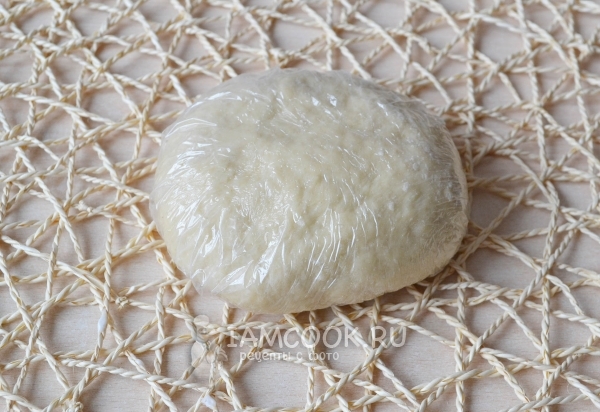 Положить тесто в пакет