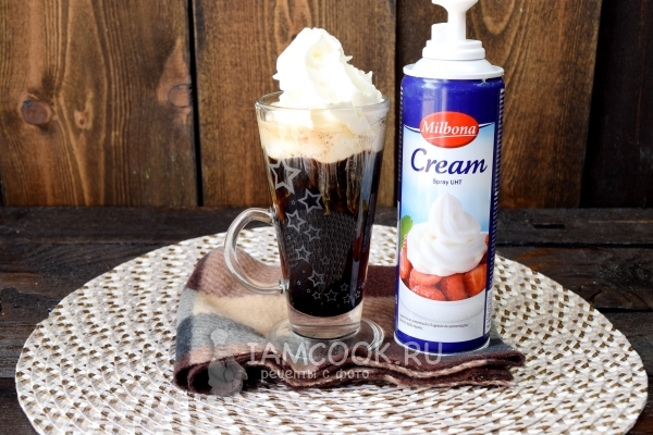 Выложили сверху сливки