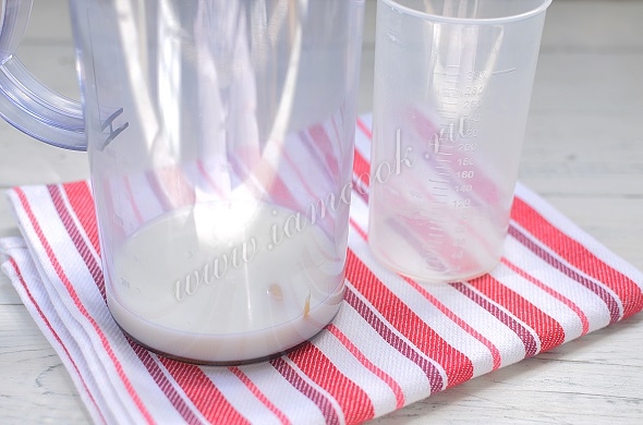 Влить молоко