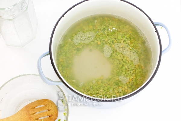 Залить горох водой