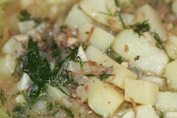 Картофель тушеный с тушенкой