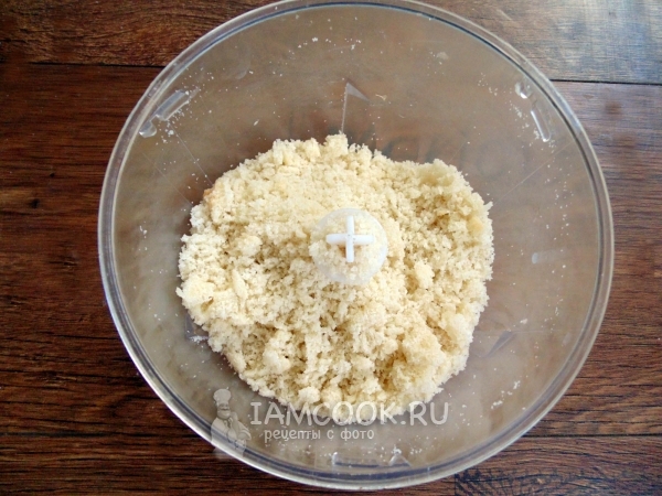 Измельчить батон блендером