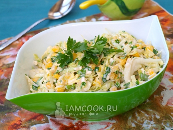 Рецепт салата с молодой капустой, кукурузой и плавленым сыром