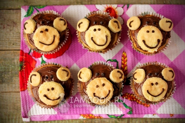 Украсить кексы в виде обезьянок