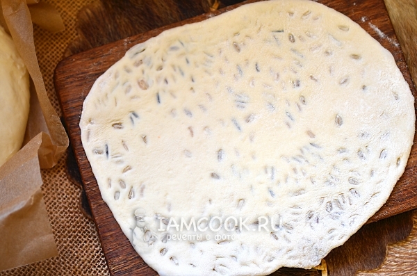 Сырая лепёшка с рисом и семечками