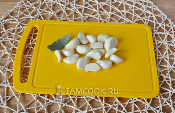 Почистить чеснок