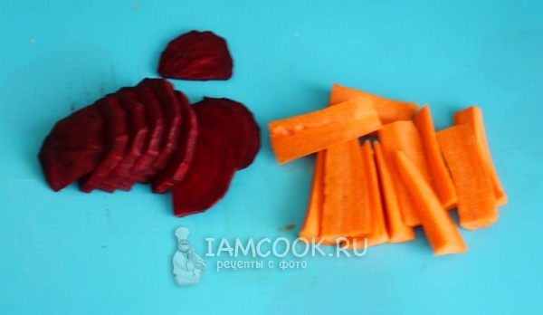 Порезать морковь и бурак