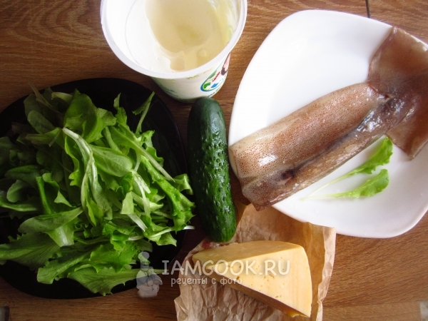 Ингредиенты для салата с кальмаром и зеленью