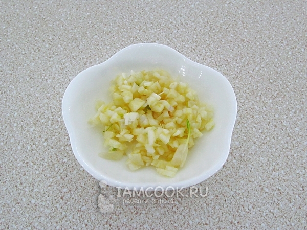 Измельчить чеснок