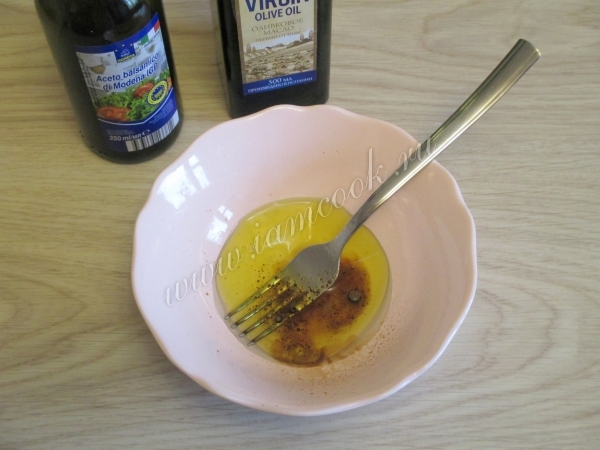 Влить оливковое масло