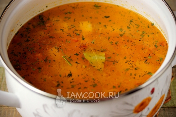 Добавить зелень и приправы