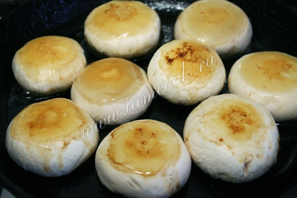 Обжарка шляпок шапмиьонов