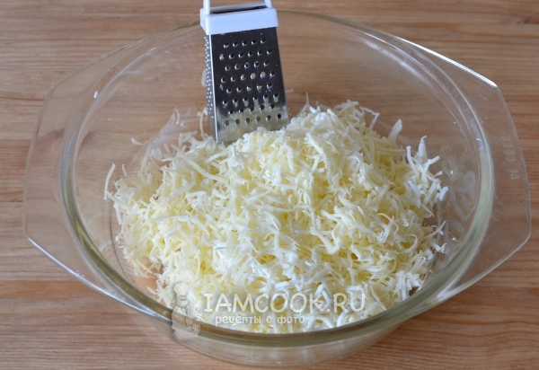 Натереть сыр на терке