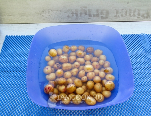 Помыть картофель