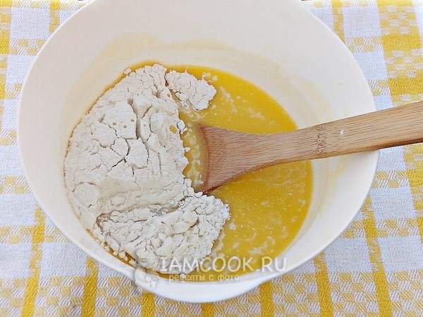 Всыпать муку