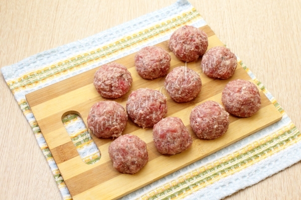 Лепим фрикадельки