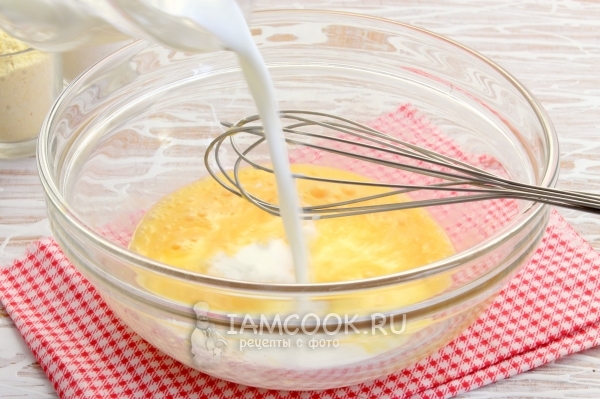 Влить молоко