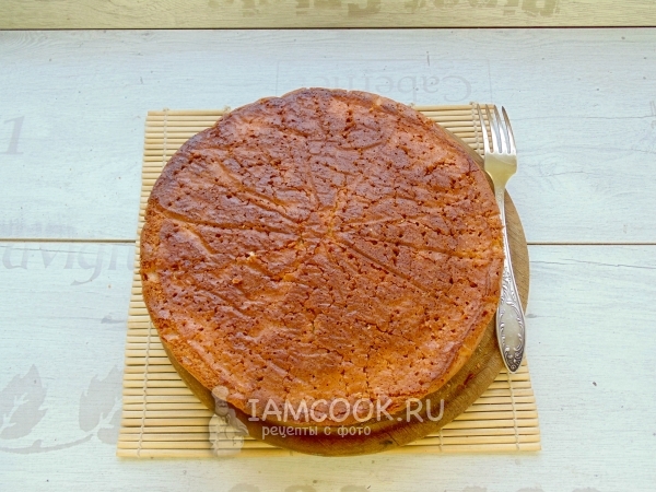 Наколоть бисквит вилкой