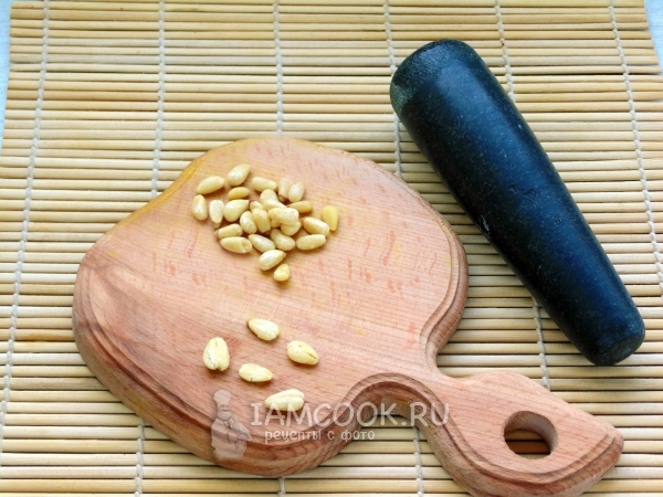 Раздавить кедровые орешки
