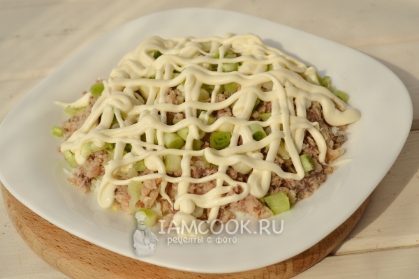 Полить майонезом