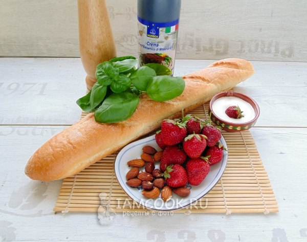 Ингредиенты для брускетты с клубникой и базиликом