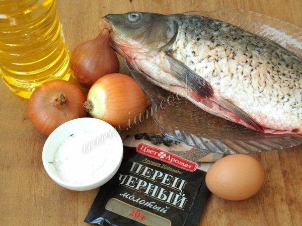 Ингредиенты для запекания карпа с луком