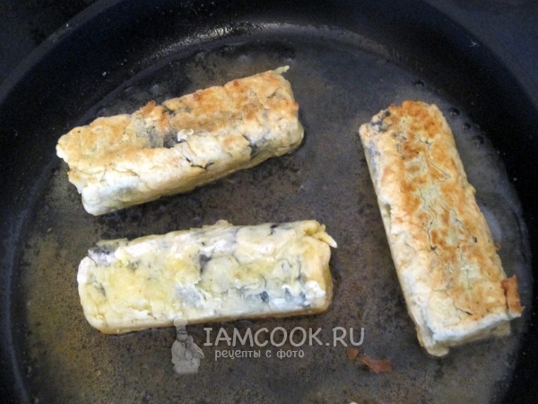 Обжарить роллы