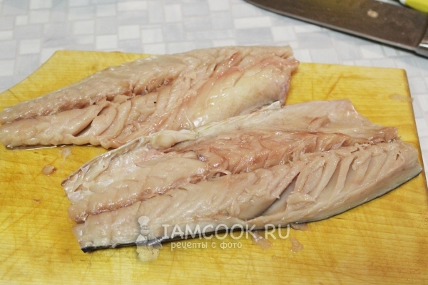 Разрезать рыбу