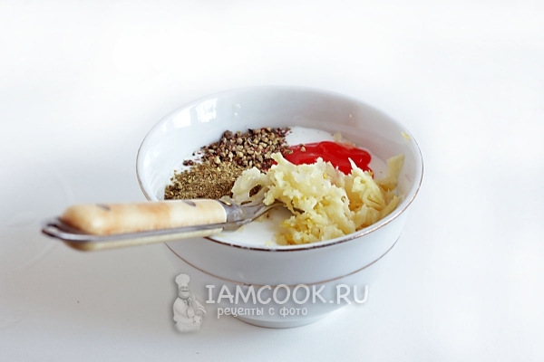 Смешать ингредиенты для маринада