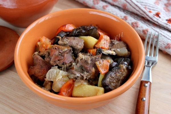 Чанахи из баранины в горшочках