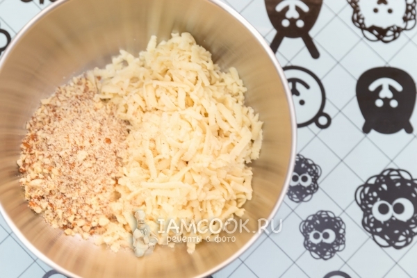 Смешать миндаль и марципан