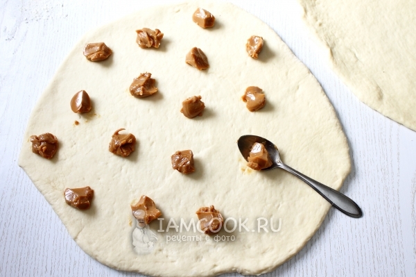 Выложить сгущенку