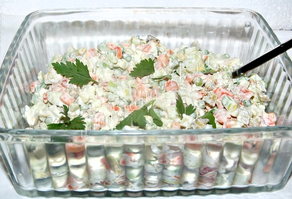 Салат оливье с авокадо