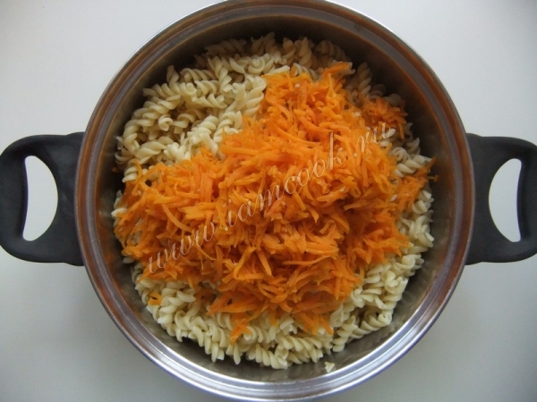 Лапша с морковью