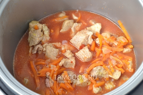 Положить томатную пасту