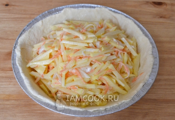 Уложить начинку на тесто