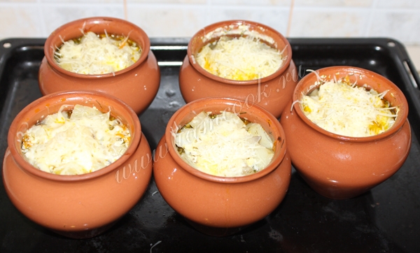 Запекание жаркого в горшочках