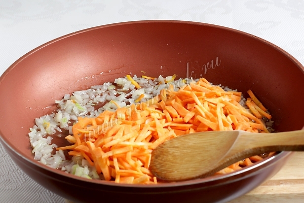 Обжарка овощей для грибного супа