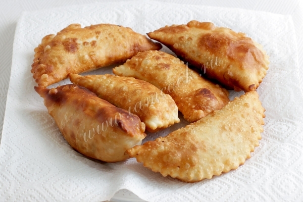 Чебуреки на салфетке